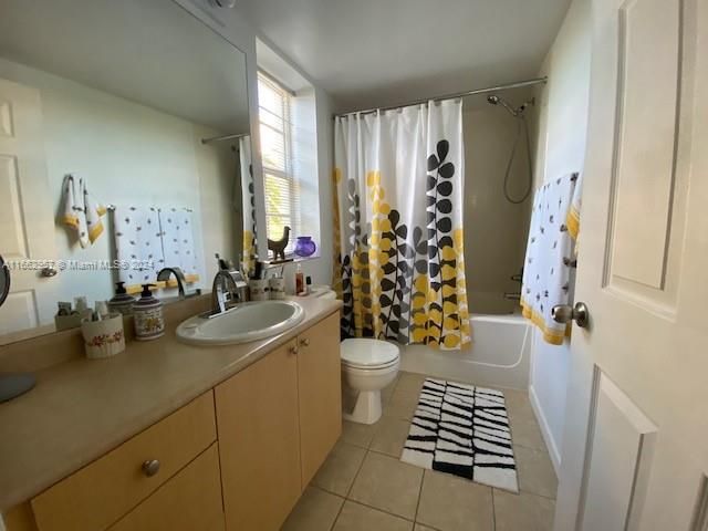 For Sale: $339,000 (2 beds, 2 baths, 1121 Square Feet)