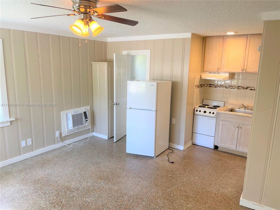 For Rent: $1,250 (0 beds, 1 baths, 525 Square Feet)