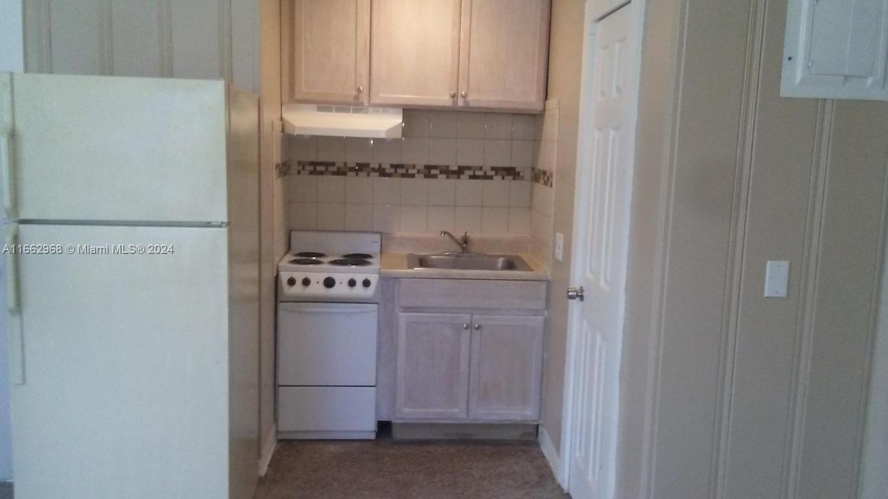 For Rent: $1,250 (0 beds, 1 baths, 525 Square Feet)