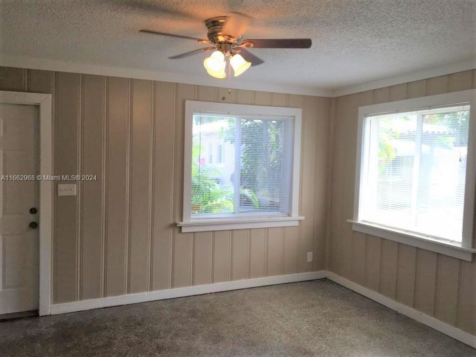 For Rent: $1,250 (0 beds, 1 baths, 525 Square Feet)