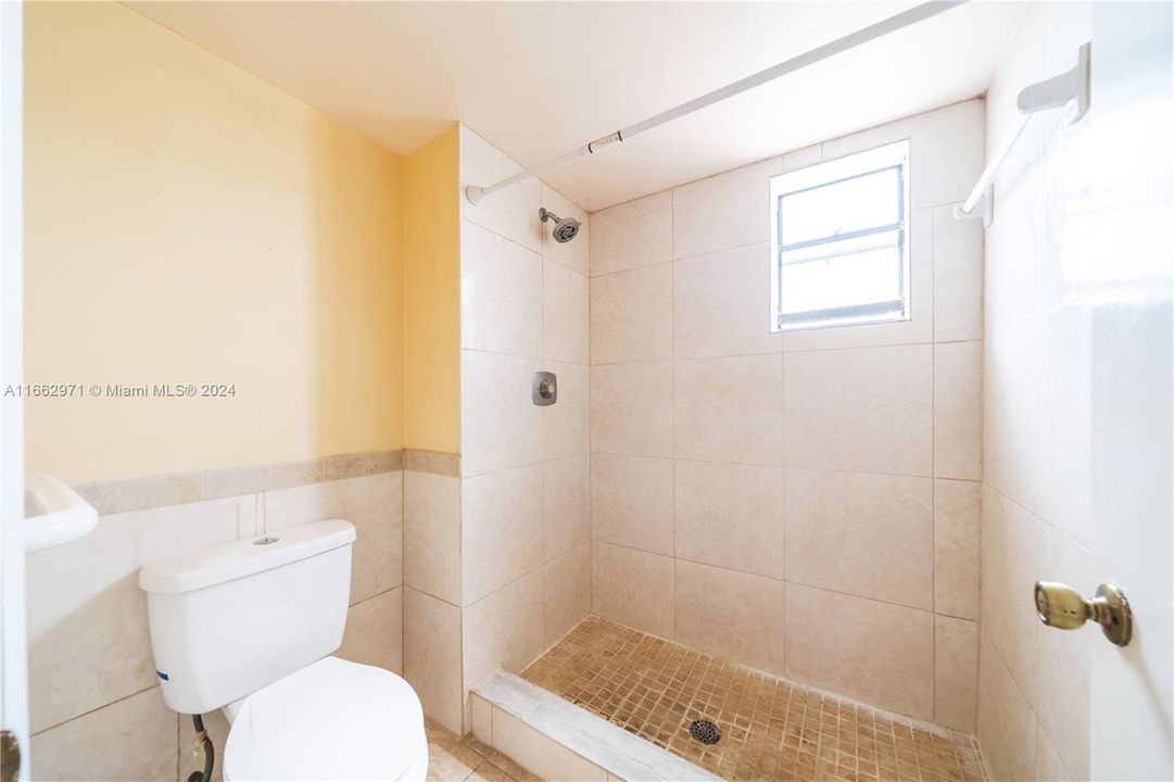 For Sale: $250,000 (2 beds, 2 baths, 1350 Square Feet)