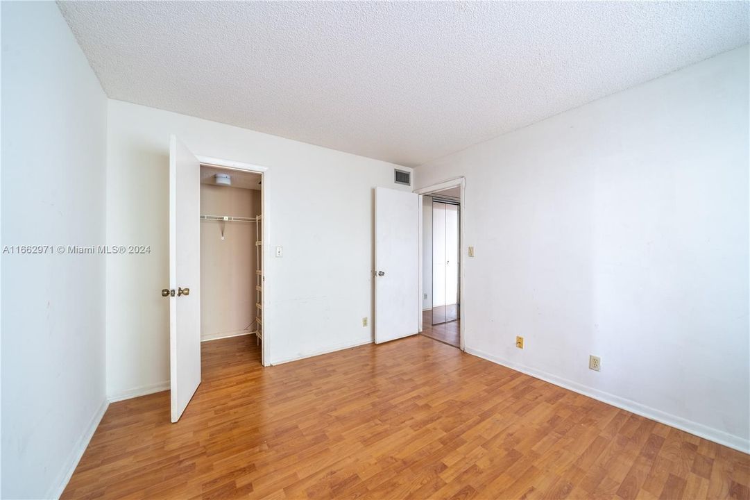 For Sale: $250,000 (2 beds, 2 baths, 1350 Square Feet)