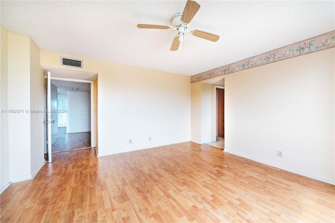 For Sale: $250,000 (2 beds, 2 baths, 1350 Square Feet)