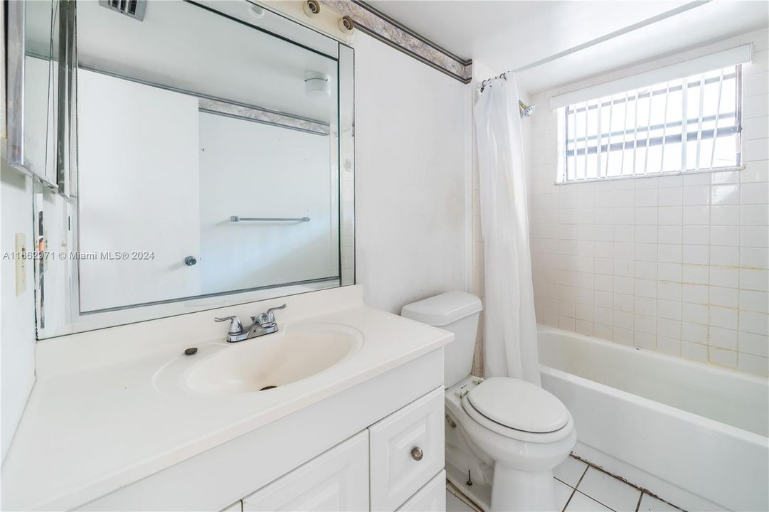 For Sale: $250,000 (2 beds, 2 baths, 1350 Square Feet)