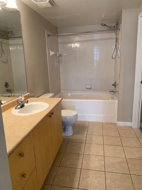 For Sale: $275,000 (1 beds, 1 baths, 755 Square Feet)