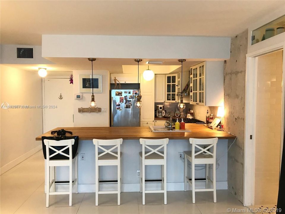 For Rent: $2,500 (1 beds, 1 baths, 570 Square Feet)