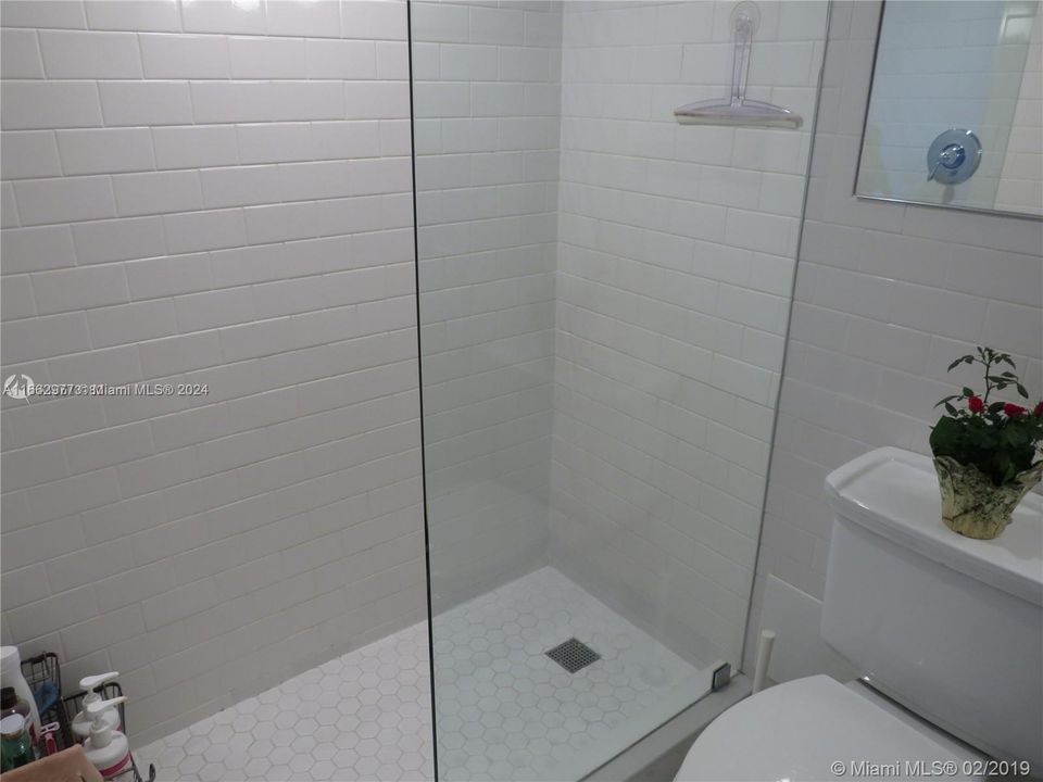 For Rent: $2,500 (1 beds, 1 baths, 570 Square Feet)