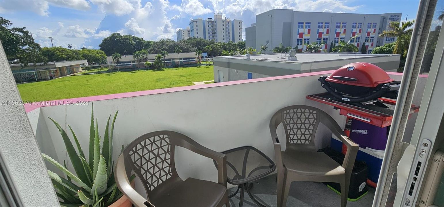 Recently Rented: $2,200 (2 beds, 1 baths, 16834 Square Feet)