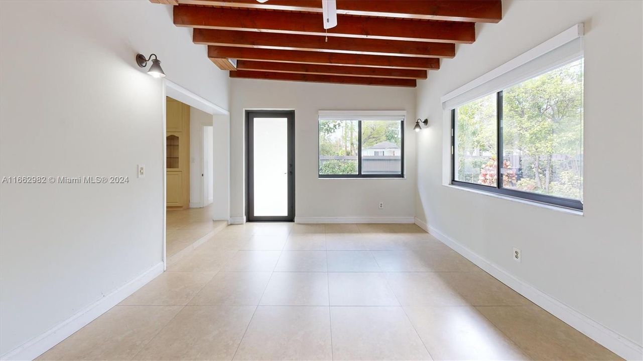 En Venta: $867,000 (3 camas, 2 baños, 2035 Pies cuadrados)