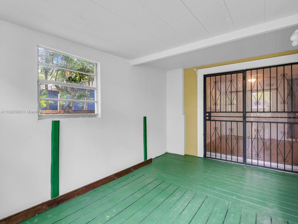 En Venta: $700,000 (4 camas, 3 baños, 1913 Pies cuadrados)