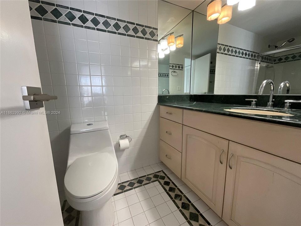 For Rent: $3,650 (2 beds, 2 baths, 984 Square Feet)