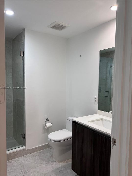 For Rent: $4,350 (1 beds, 2 baths, 979 Square Feet)