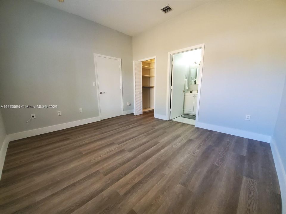 For Rent: $2,500 (2 beds, 2 baths, 1082 Square Feet)