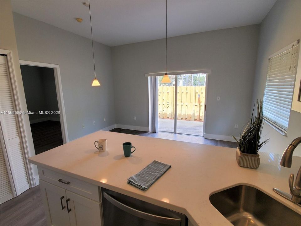 For Rent: $2,500 (2 beds, 2 baths, 1082 Square Feet)