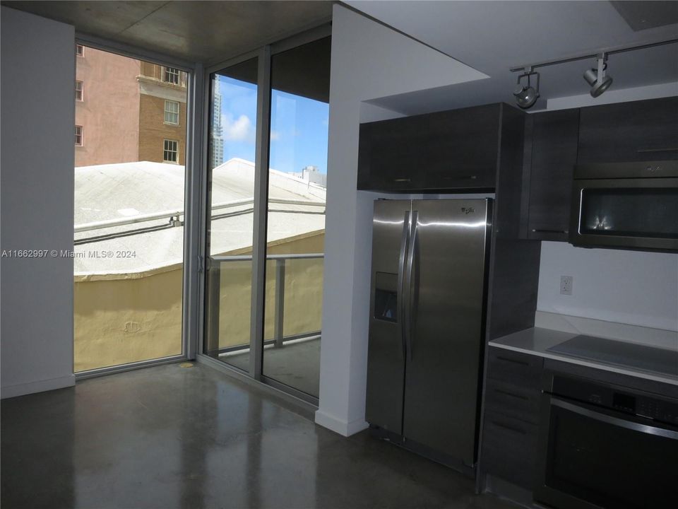 For Rent: $2,350 (1 beds, 1 baths, 446 Square Feet)