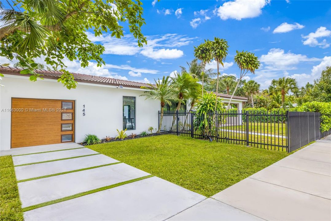 For Sale: $1,385,000 (3 beds, 3 baths, 1820 Square Feet)