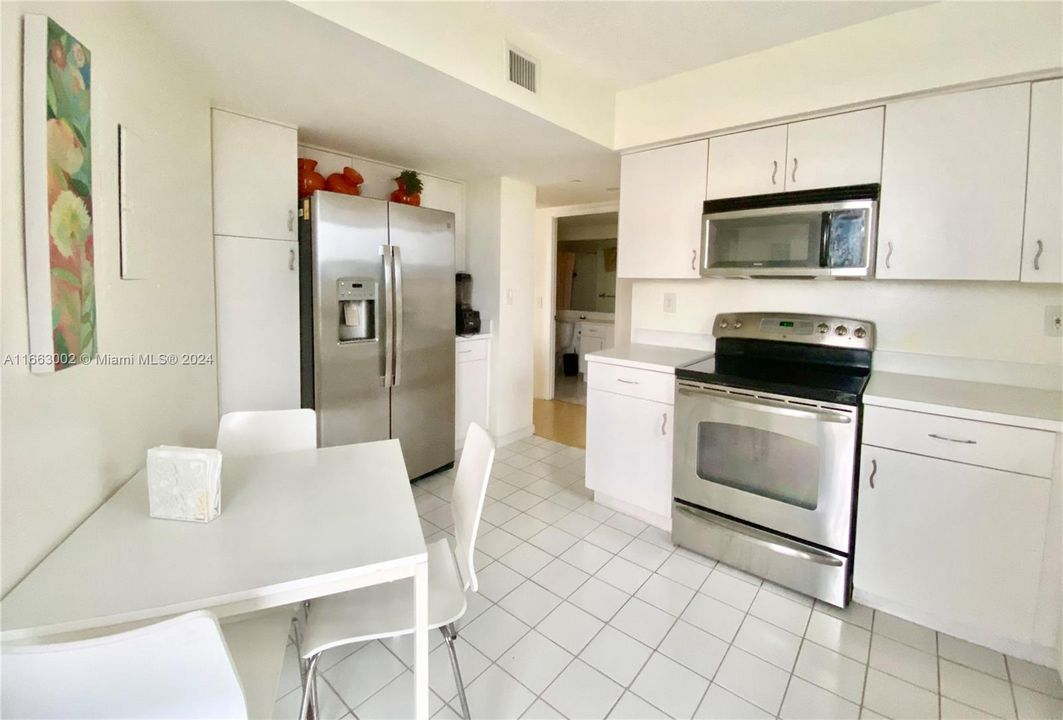 For Sale: $480,000 (2 beds, 2 baths, 1271 Square Feet)