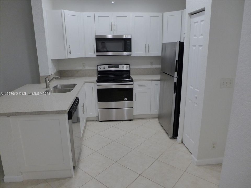 For Rent: $2,700 (2 beds, 1 baths, 1437 Square Feet)