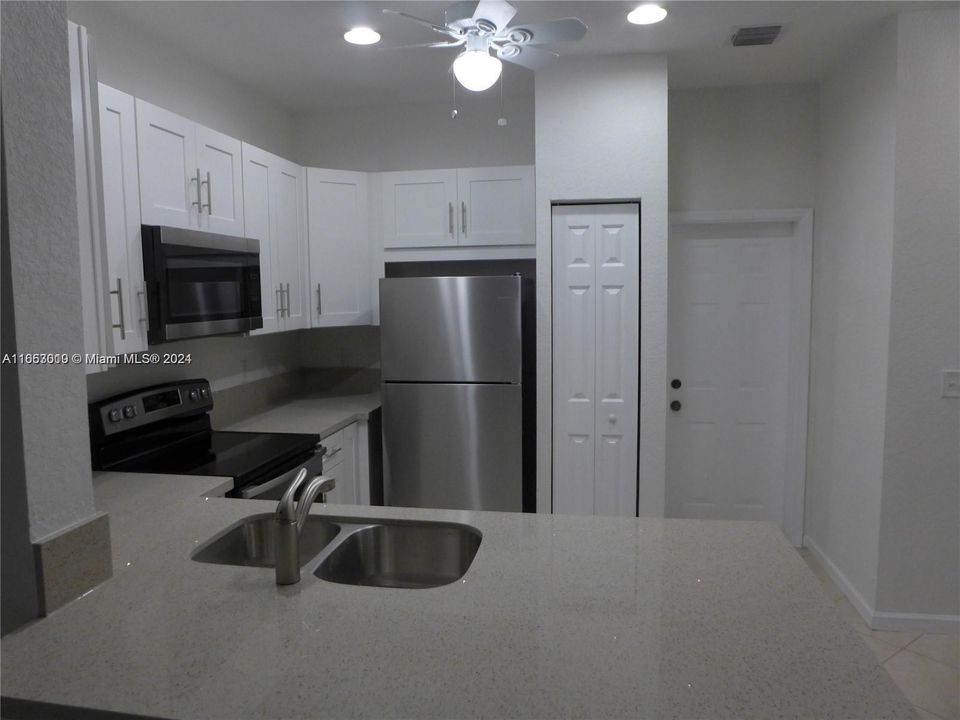 For Rent: $2,700 (2 beds, 1 baths, 1437 Square Feet)