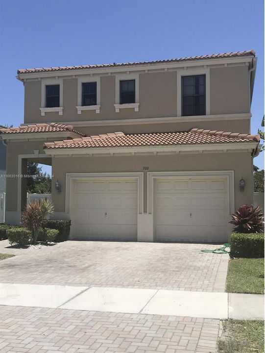 For Rent: $4,950 (4 beds, 2 baths, 2318 Square Feet)