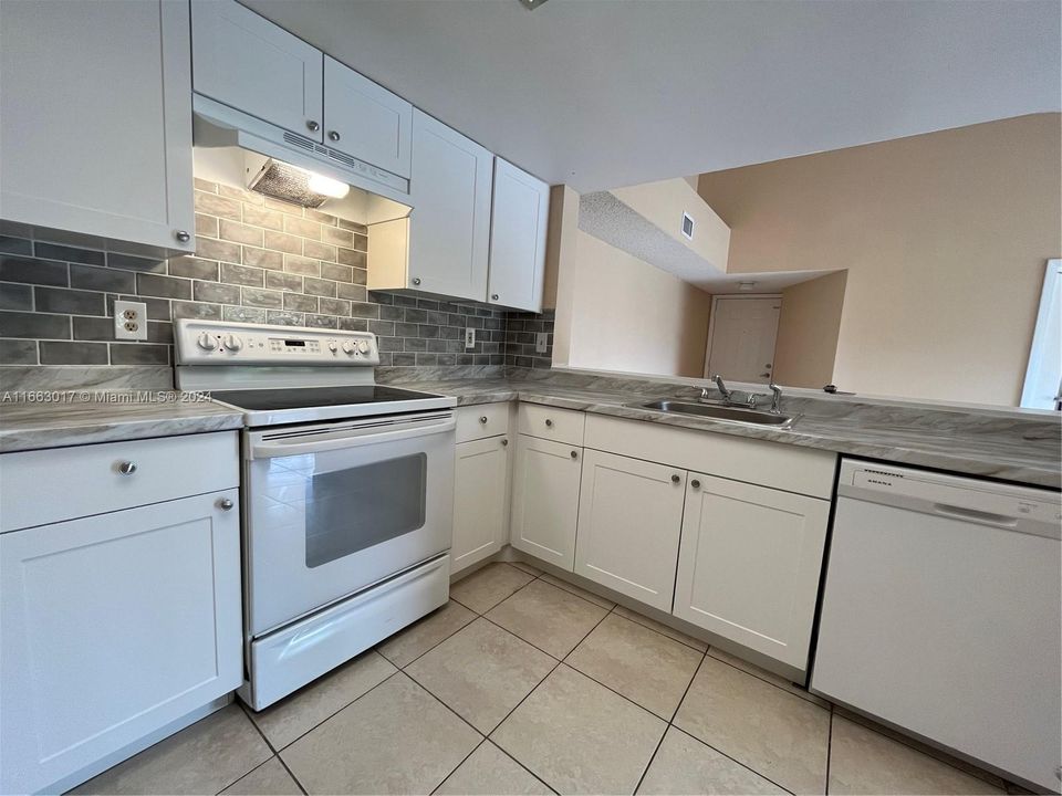 For Rent: $2,100 (2 beds, 2 baths, 986 Square Feet)