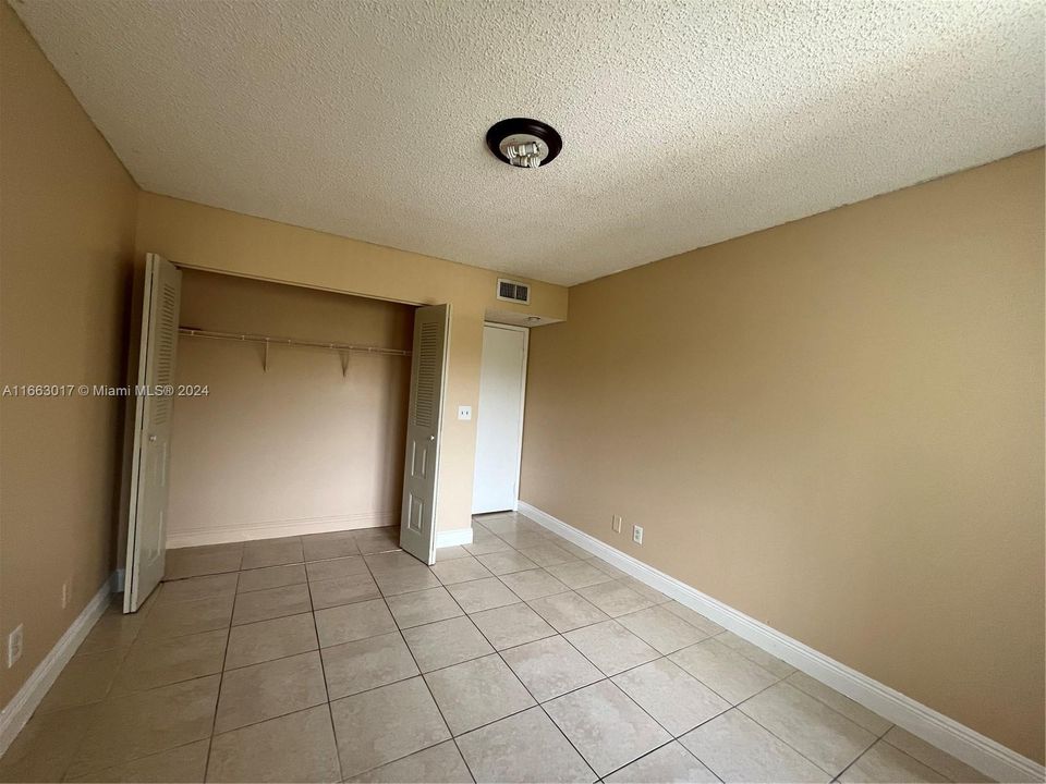 For Rent: $2,100 (2 beds, 2 baths, 986 Square Feet)