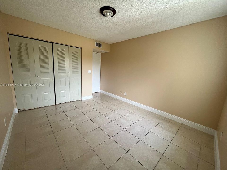 For Rent: $2,100 (2 beds, 2 baths, 986 Square Feet)