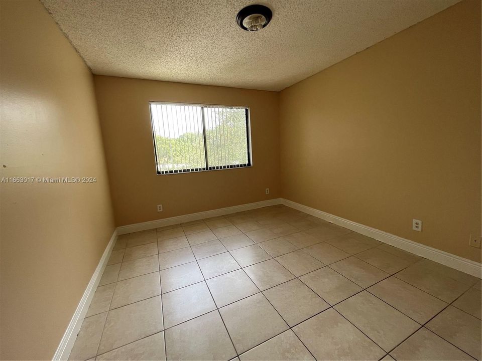 For Rent: $2,100 (2 beds, 2 baths, 986 Square Feet)