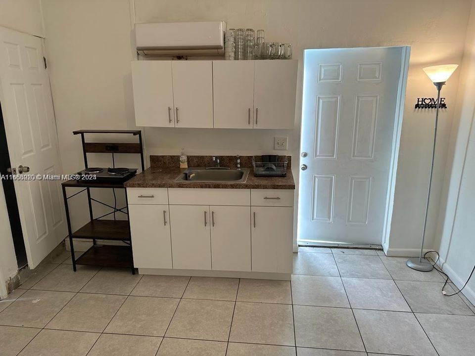 For Rent: $1,150 (1 beds, 1 baths, 1909 Square Feet)