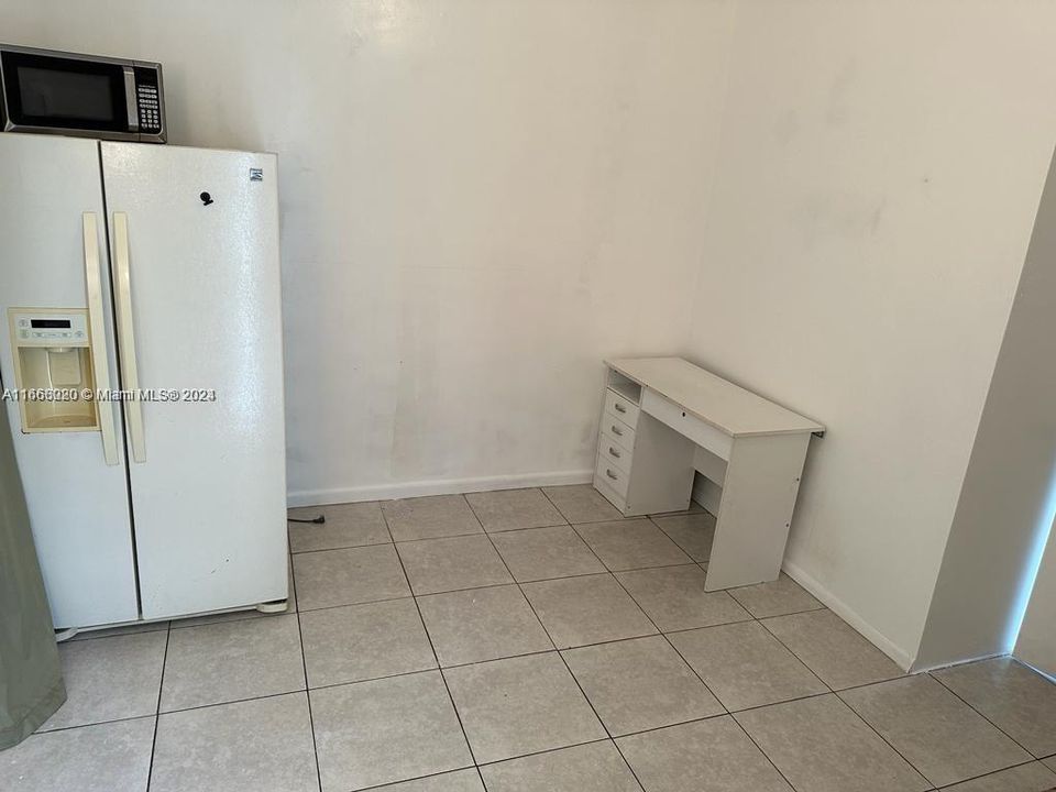 For Rent: $1,150 (1 beds, 1 baths, 1909 Square Feet)