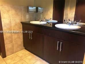 For Rent: $2,400 (1 beds, 2 baths, 1104 Square Feet)