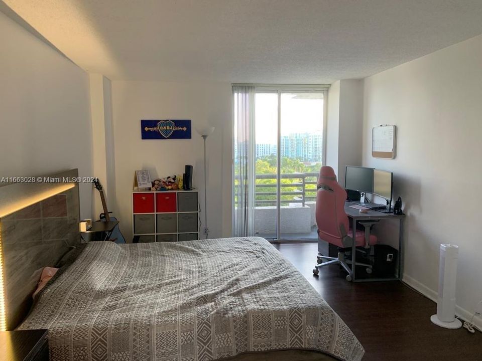 For Rent: $2,400 (1 beds, 2 baths, 1104 Square Feet)