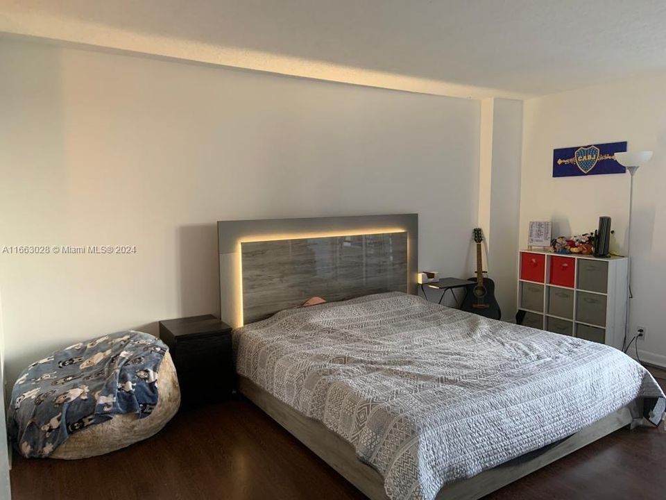 For Rent: $2,400 (1 beds, 2 baths, 1104 Square Feet)