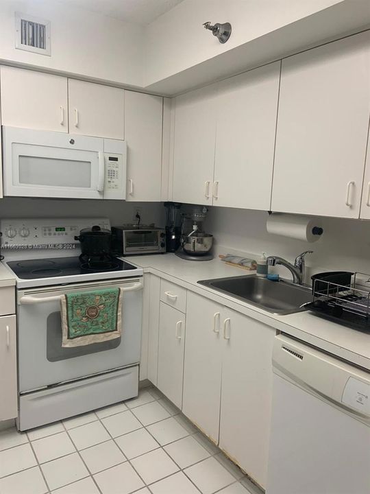 For Rent: $2,400 (1 beds, 2 baths, 1104 Square Feet)