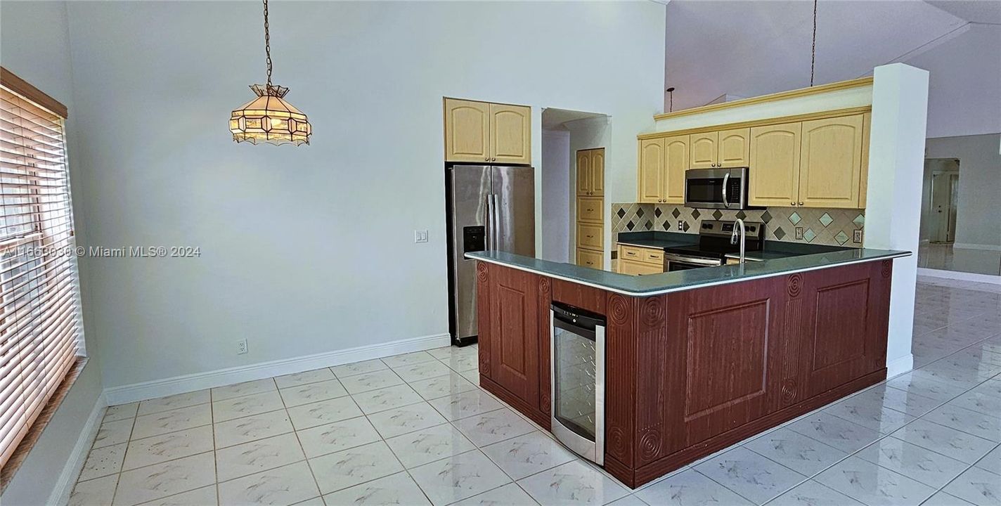 For Rent: $4,250 (3 beds, 2 baths, 2106 Square Feet)