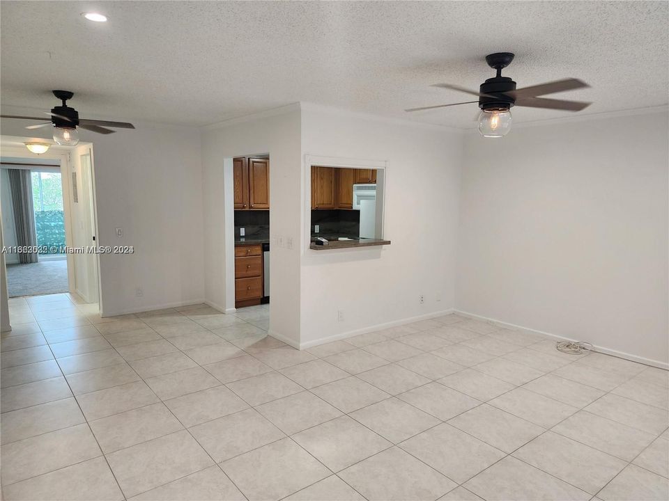 For Sale: $165,000 (1 beds, 1 baths, 720 Square Feet)