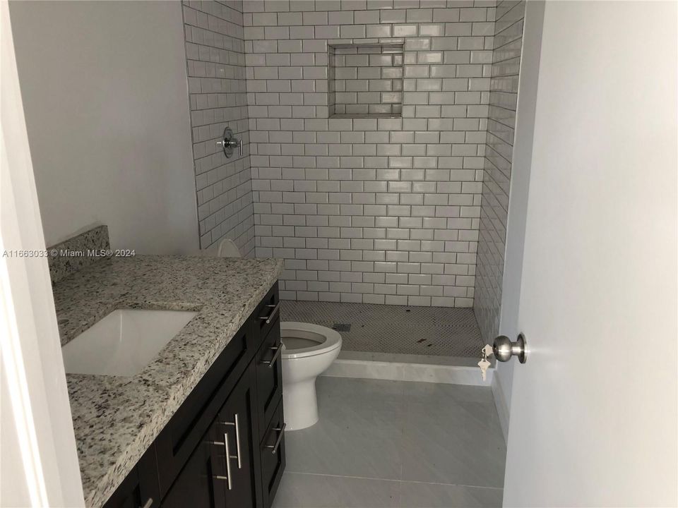 For Rent: $3,900 (3 beds, 2 baths, 1383 Square Feet)