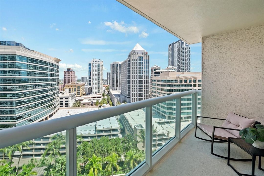 For Sale: $675,000 (2 beds, 2 baths, 1080 Square Feet)