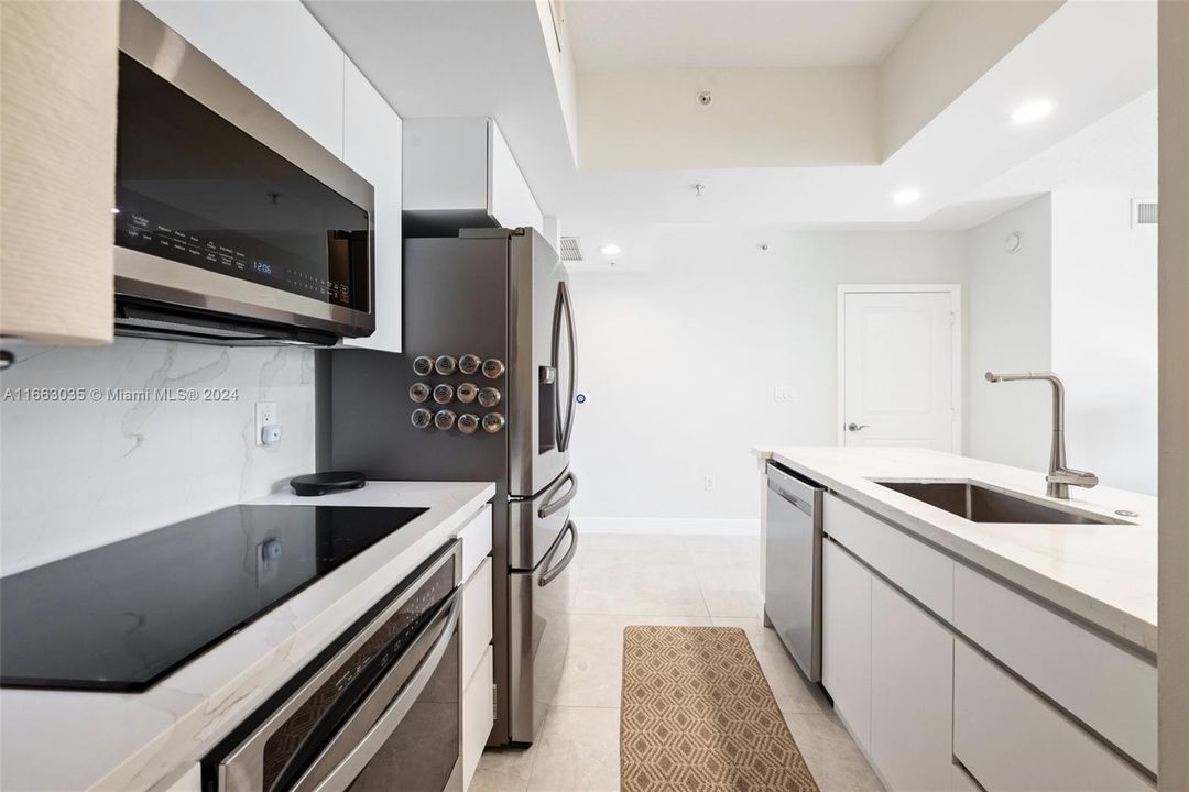 For Sale: $675,000 (2 beds, 2 baths, 1080 Square Feet)