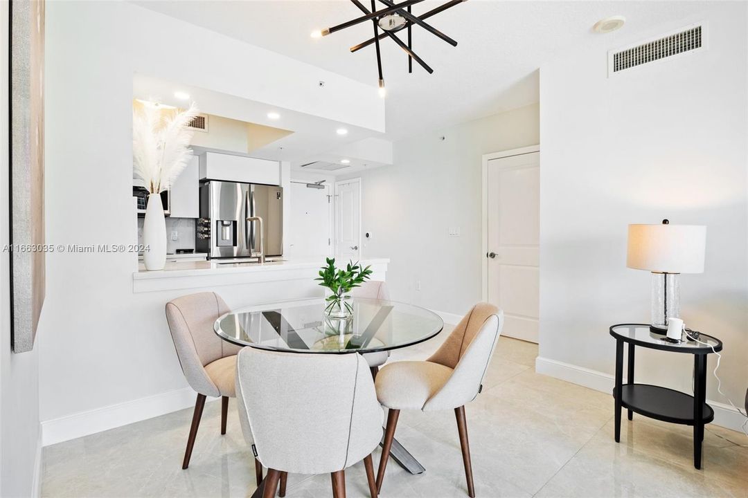 For Sale: $675,000 (2 beds, 2 baths, 1080 Square Feet)