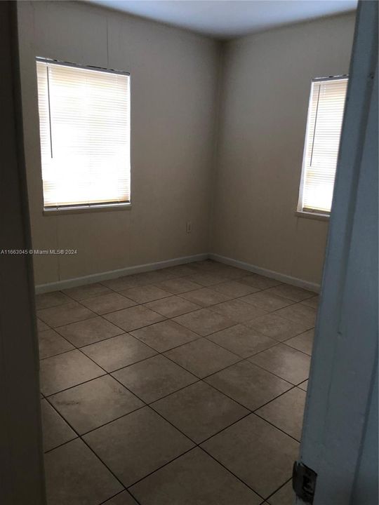 For Rent: $3,150 (3 beds, 1 baths, 1708 Square Feet)