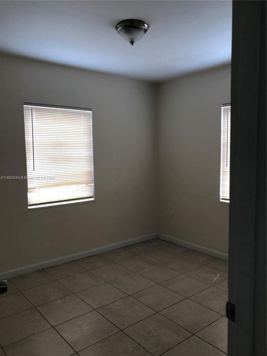 For Rent: $3,150 (3 beds, 1 baths, 1708 Square Feet)