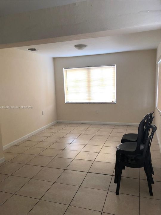 For Rent: $3,150 (3 beds, 1 baths, 1708 Square Feet)