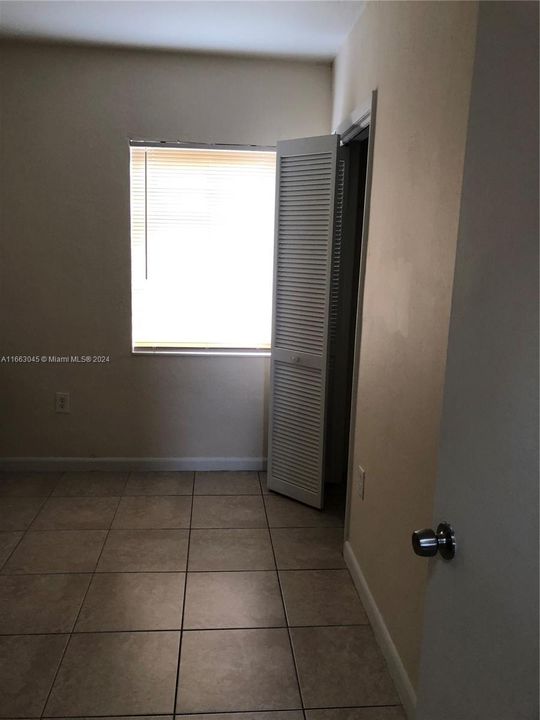 For Rent: $3,150 (3 beds, 1 baths, 1708 Square Feet)