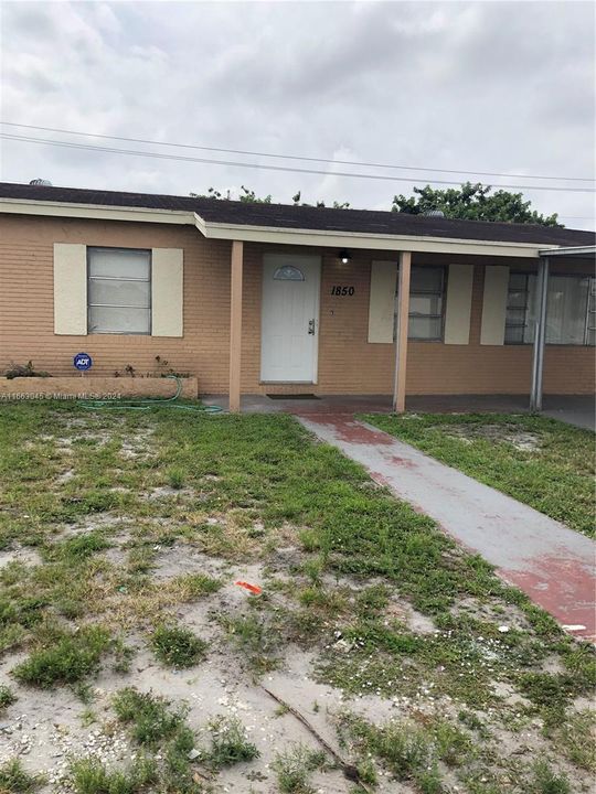 For Rent: $3,150 (3 beds, 1 baths, 1708 Square Feet)