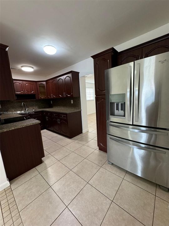 For Rent: $3,150 (3 beds, 1 baths, 1708 Square Feet)