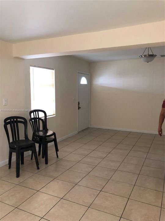 For Rent: $3,150 (3 beds, 1 baths, 1708 Square Feet)