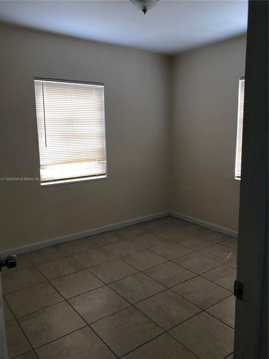 For Rent: $3,150 (3 beds, 1 baths, 1708 Square Feet)