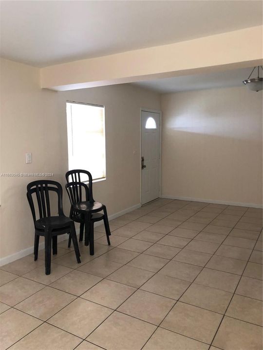 For Rent: $3,150 (3 beds, 1 baths, 1708 Square Feet)