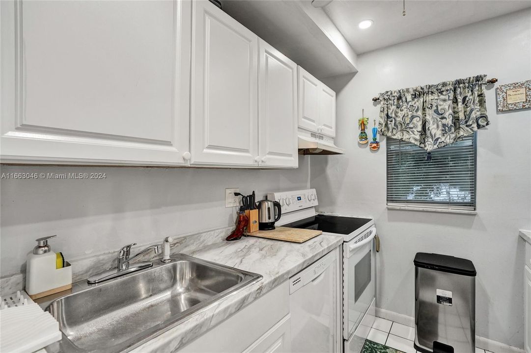 For Sale: $192,500 (2 beds, 1 baths, 1020 Square Feet)